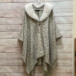 MARC NEW YORK BY ANDREW MARC CAPE IN LEOPARD PRINT‎